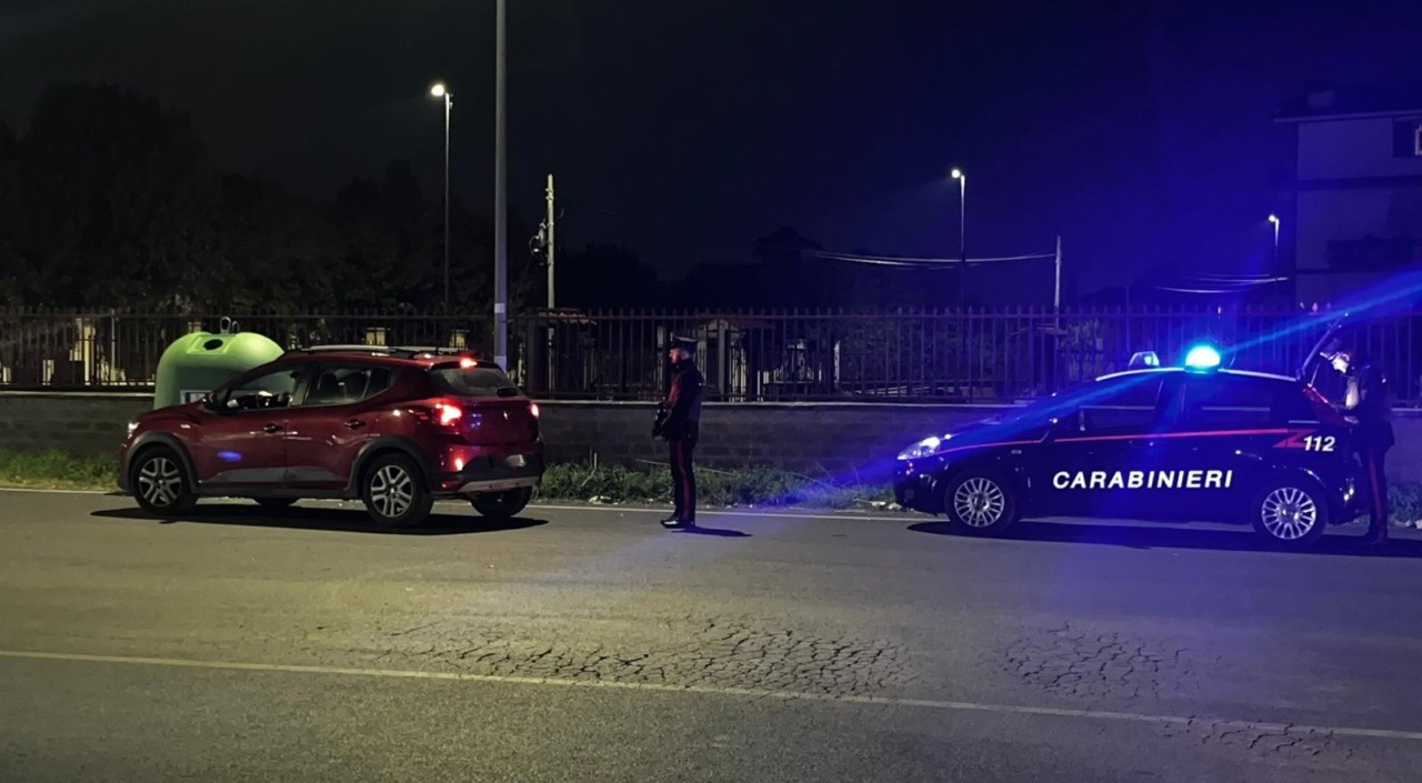Aggredisce la compagna e reagisce ai militari: arrestato