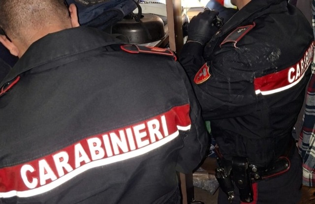 Aggredisce la madre e ferisce un carabiniere: arrestato