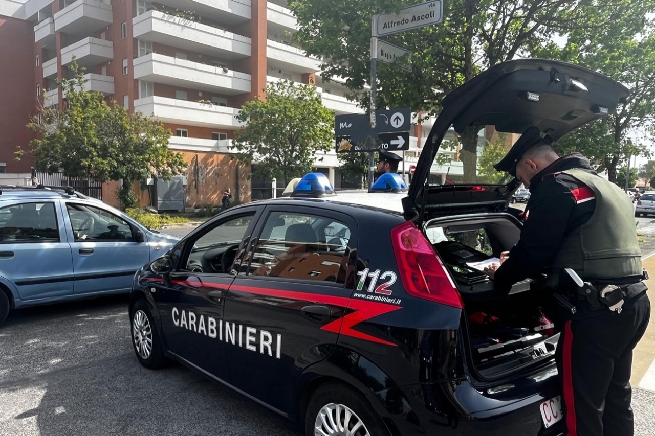 Uomo di 52 anni trovato morto nel piazzale degli alberghi