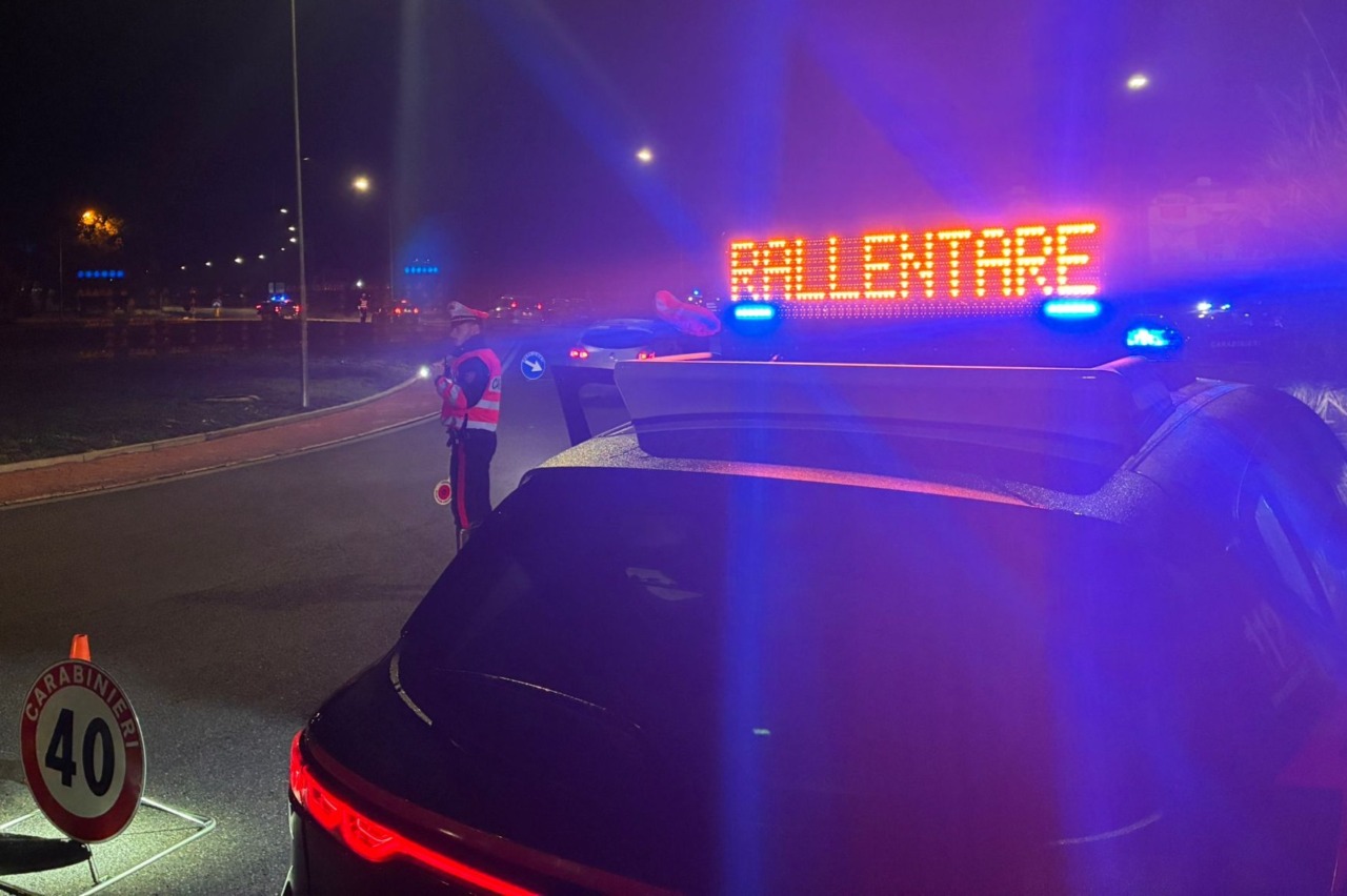 Furgone contro pattuglia, due carabinieri feriti dopo la gara