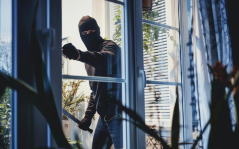 Rapina in villa a Ranica, video della fuga dei ladri