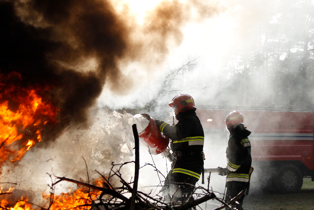 Fuochi annullati per il rischio di incendi nei boschi