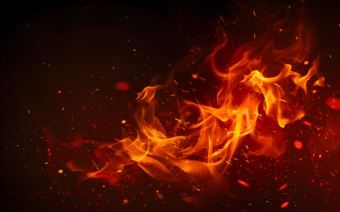 Incendio di un furgone nel parcheggio del Belvedere