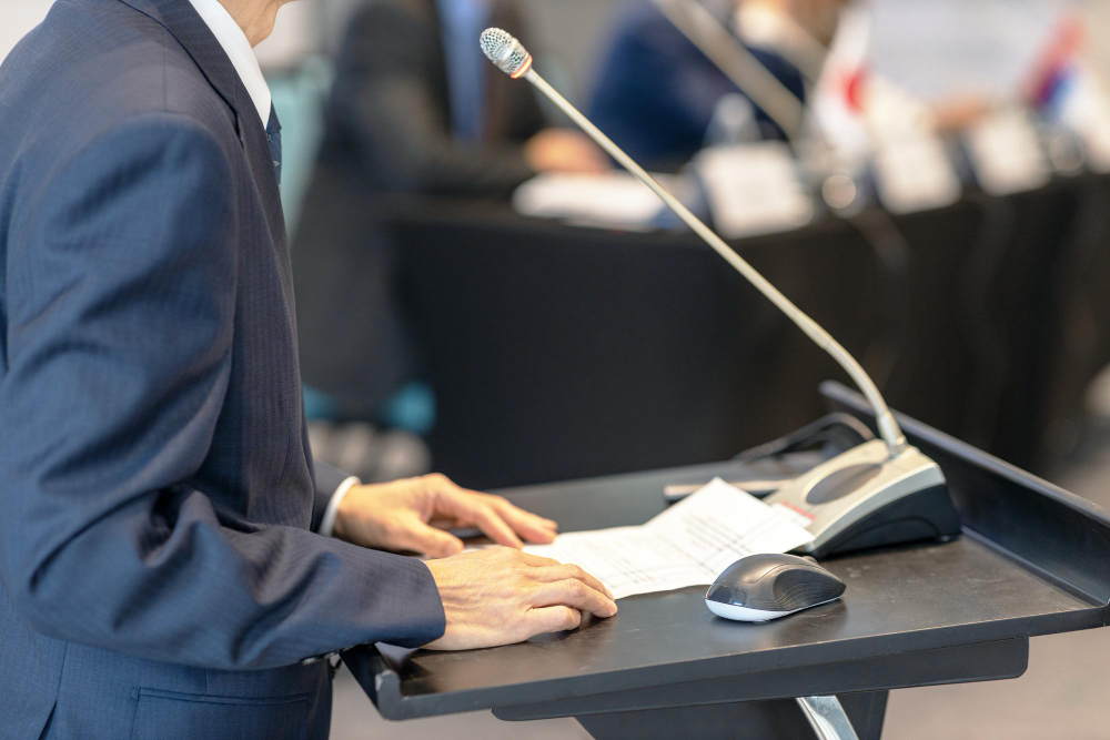 Nuovo piano, furgoni in coda e disagi per le consegne